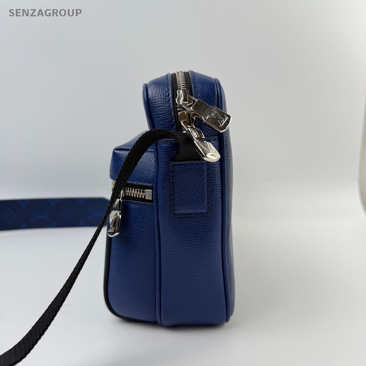 SJ0001 Louis Vuitton Outdoor Messenger Bag crossbody camera bag