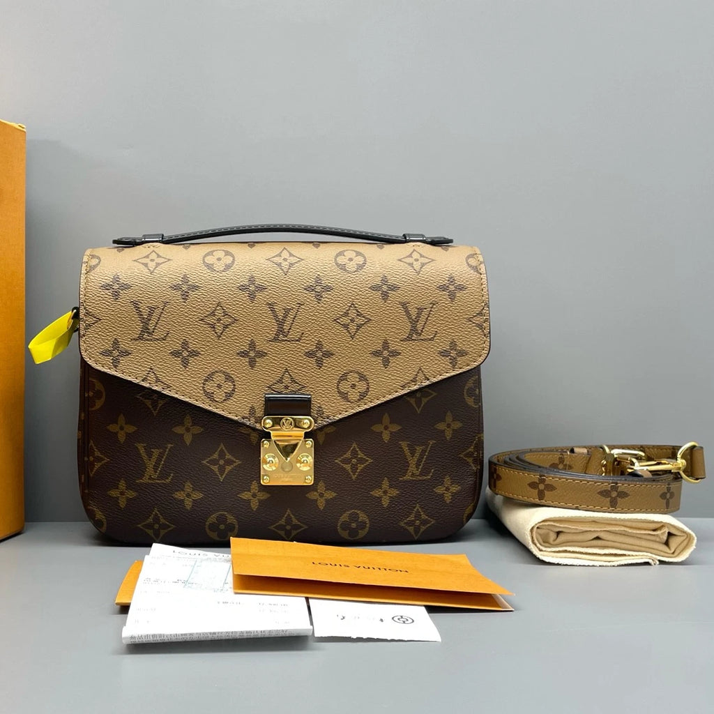 Louis Vuitton Pochette Metis Monogram Shoulder Bag Crossbody Excellent