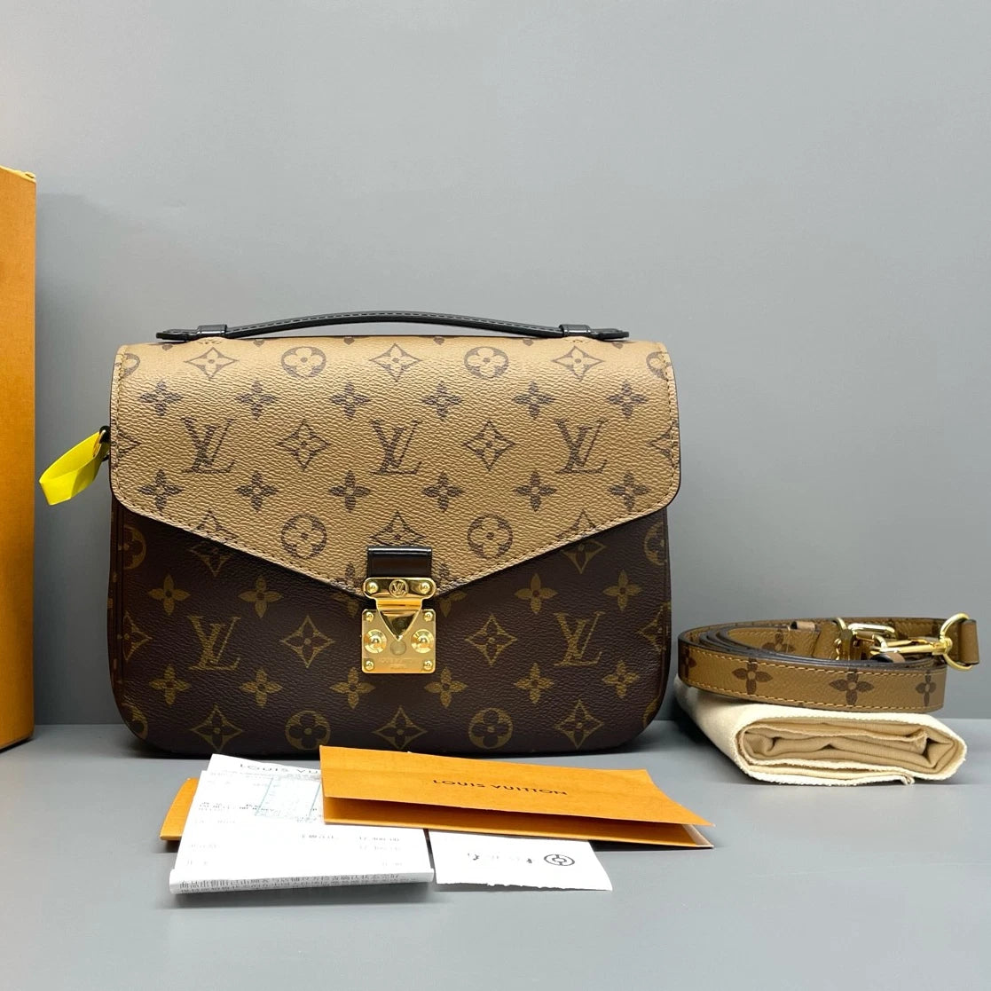 Louis Vuitton Pochette Metis Monogram Shoulder Bag Crossbody Excellent