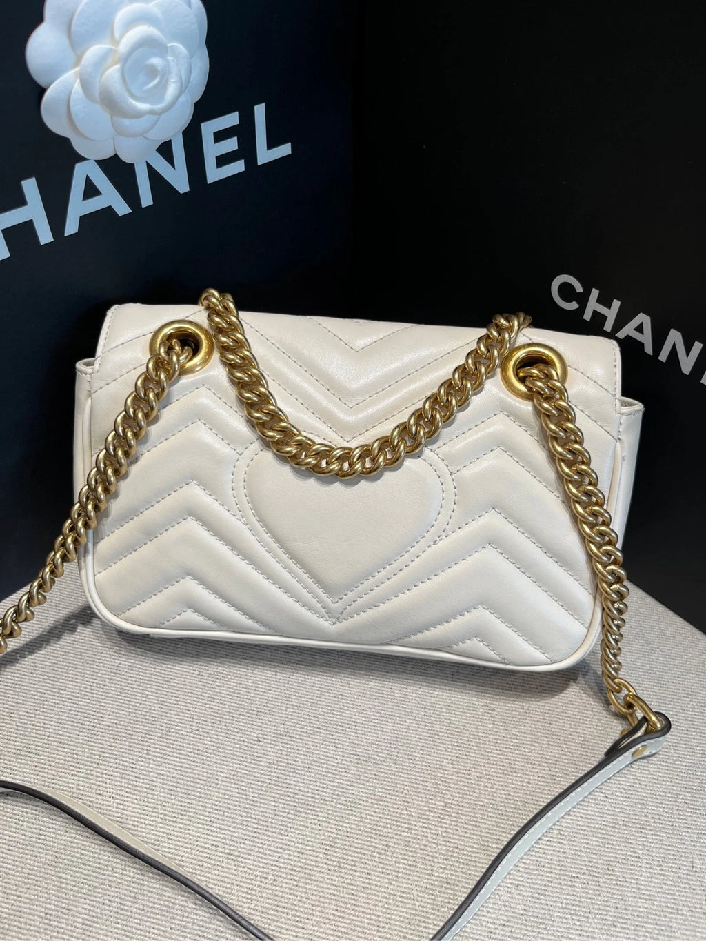 GUCCI GG Marmont 22 White Gold Leather Shoulder Crossbody Bag For Women