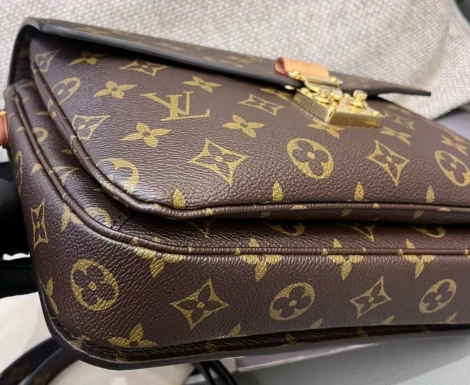 Louis Vuitton Pochette Metis Monogram Shoulder Bag Crossbody Brown Gold Women