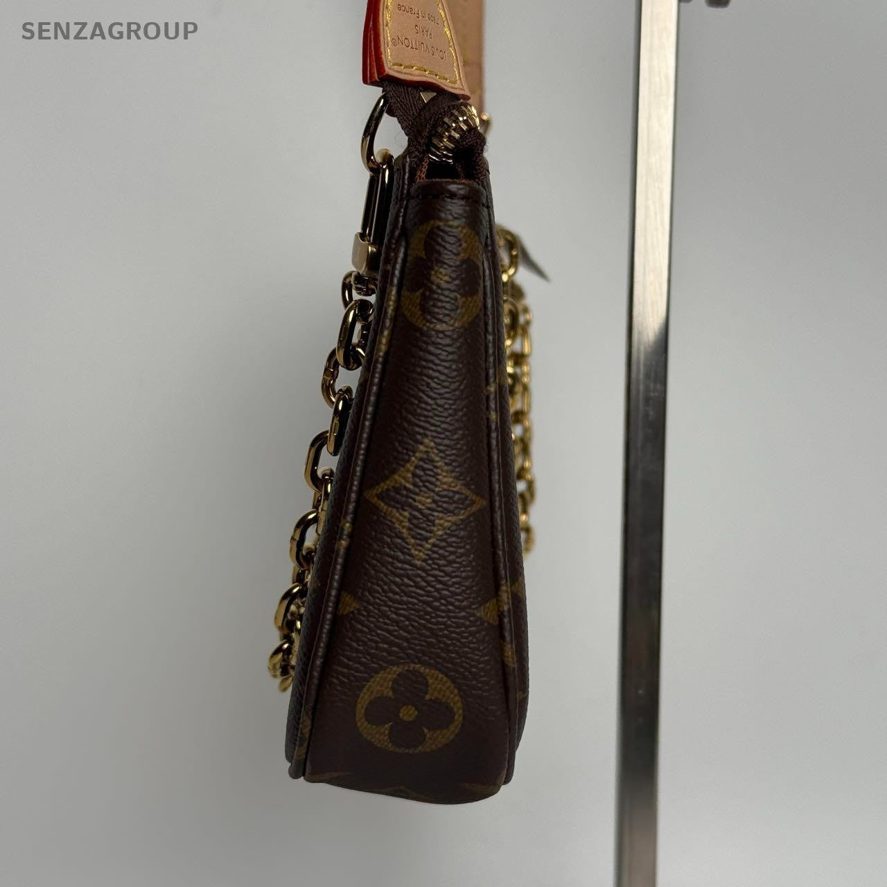 SJ0001 Louis Vuitton Pochette Monogram Canvas with Chain Strap （U）