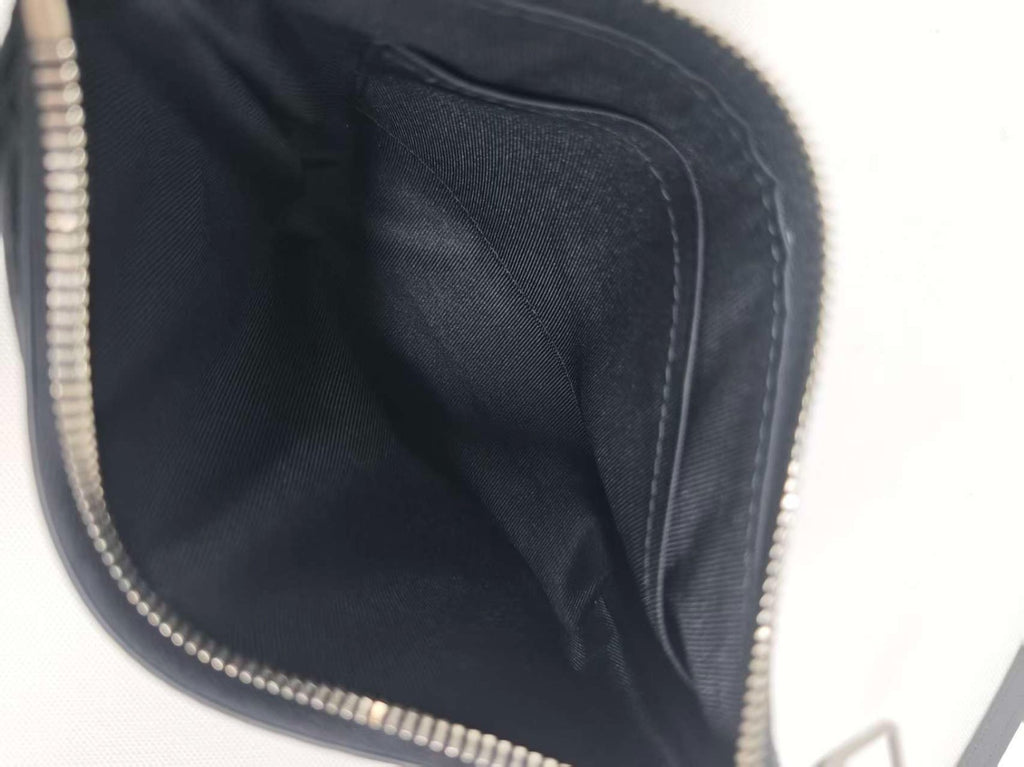 SJ0001（u）Louis Vuitton vcoated canvas  black Pallas Clutch