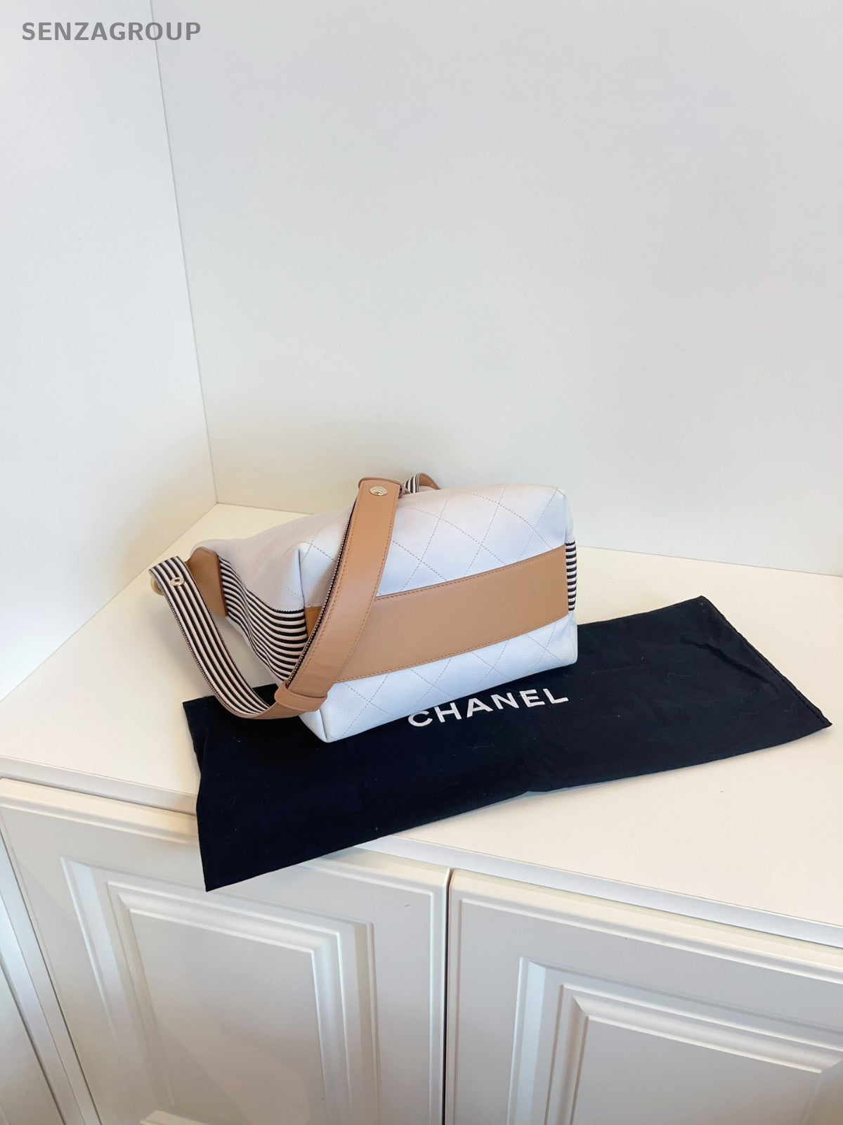 CHANEL Calfskin Bucket Diamond pattern Cream White 2way Chain Shoulder bag Women