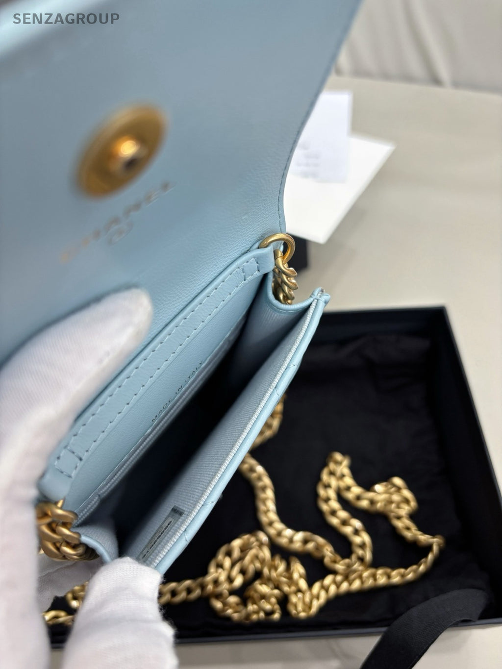 CHANEL CC Enamel clasp Phone case Chain Shoulder bag Almost Brand NEW