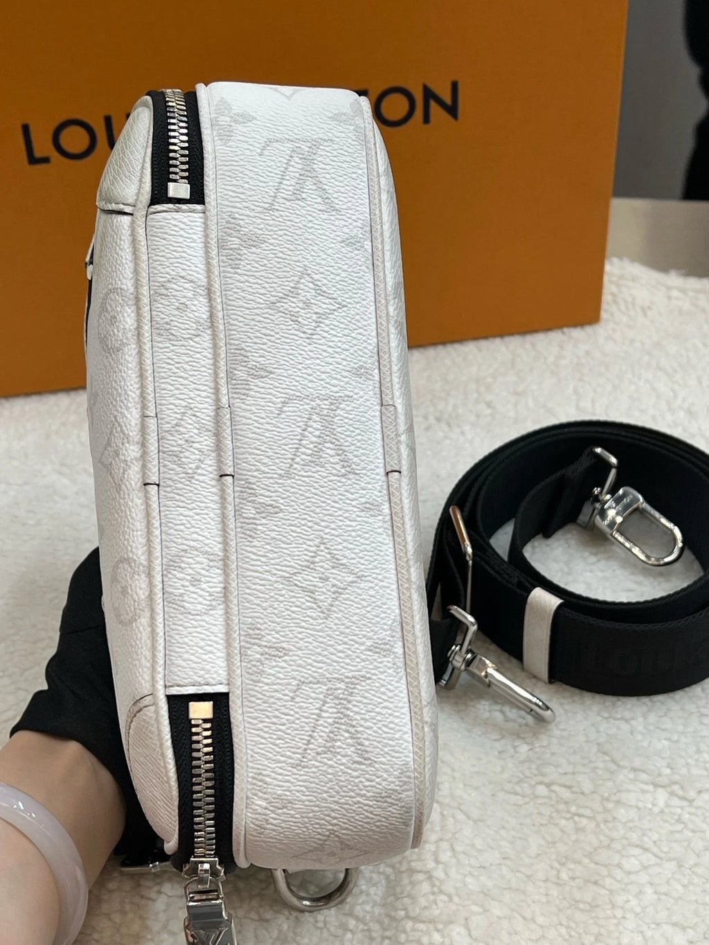 Louis Vuitton Women's Canvas Leather Messenger Crossbody Shoulder Bag