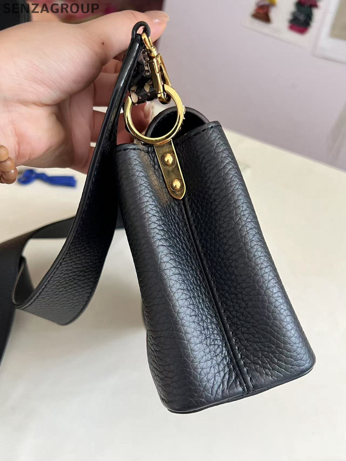 Louis Vuitton Capucines Mini Black Gold Handbag - Classic Women's Tote