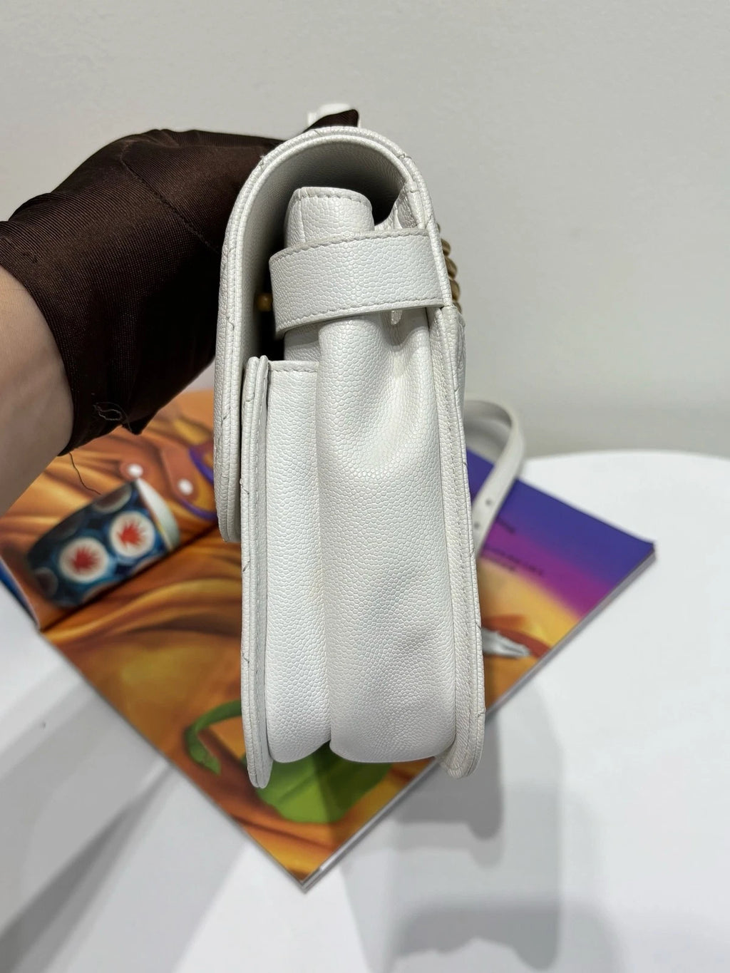 CHANEL White Grainy Leather Messenger Shoulder Bag For Women
