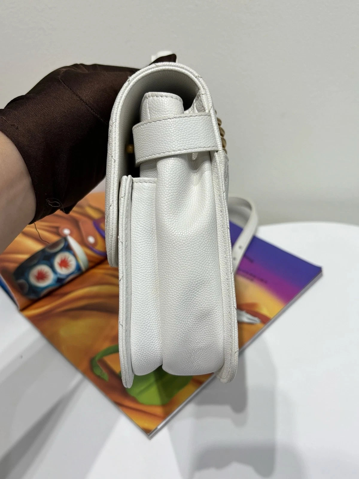 CHANEL White Grainy Leather Messenger Shoulder Bag For Women