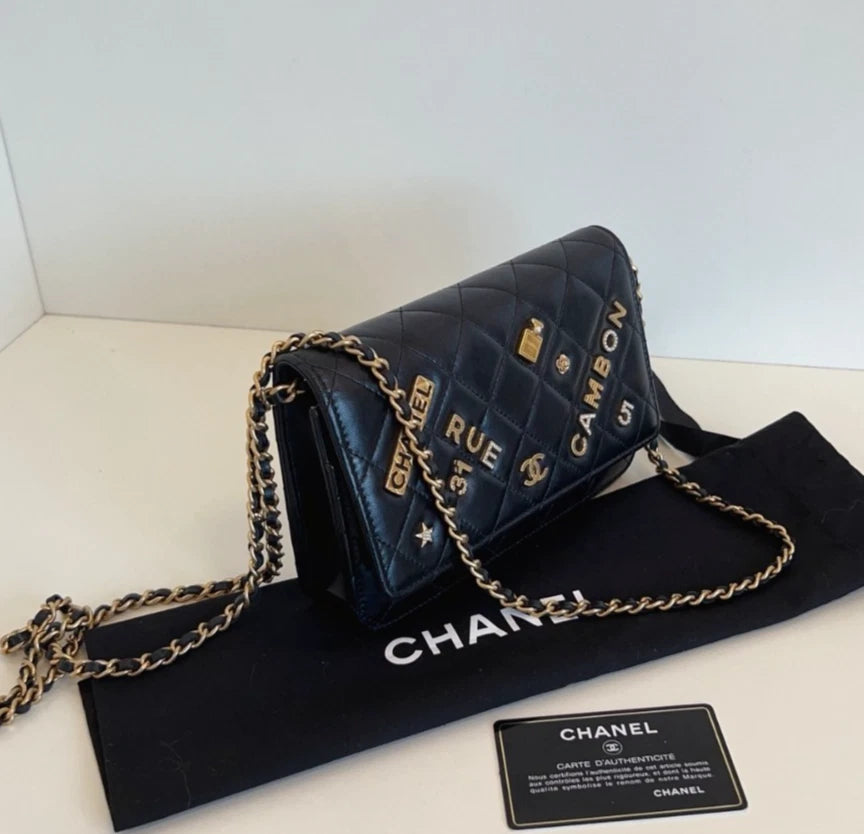 Chanel Woc Diamond Shoulder Bag Crossbody Bag Black Excellent