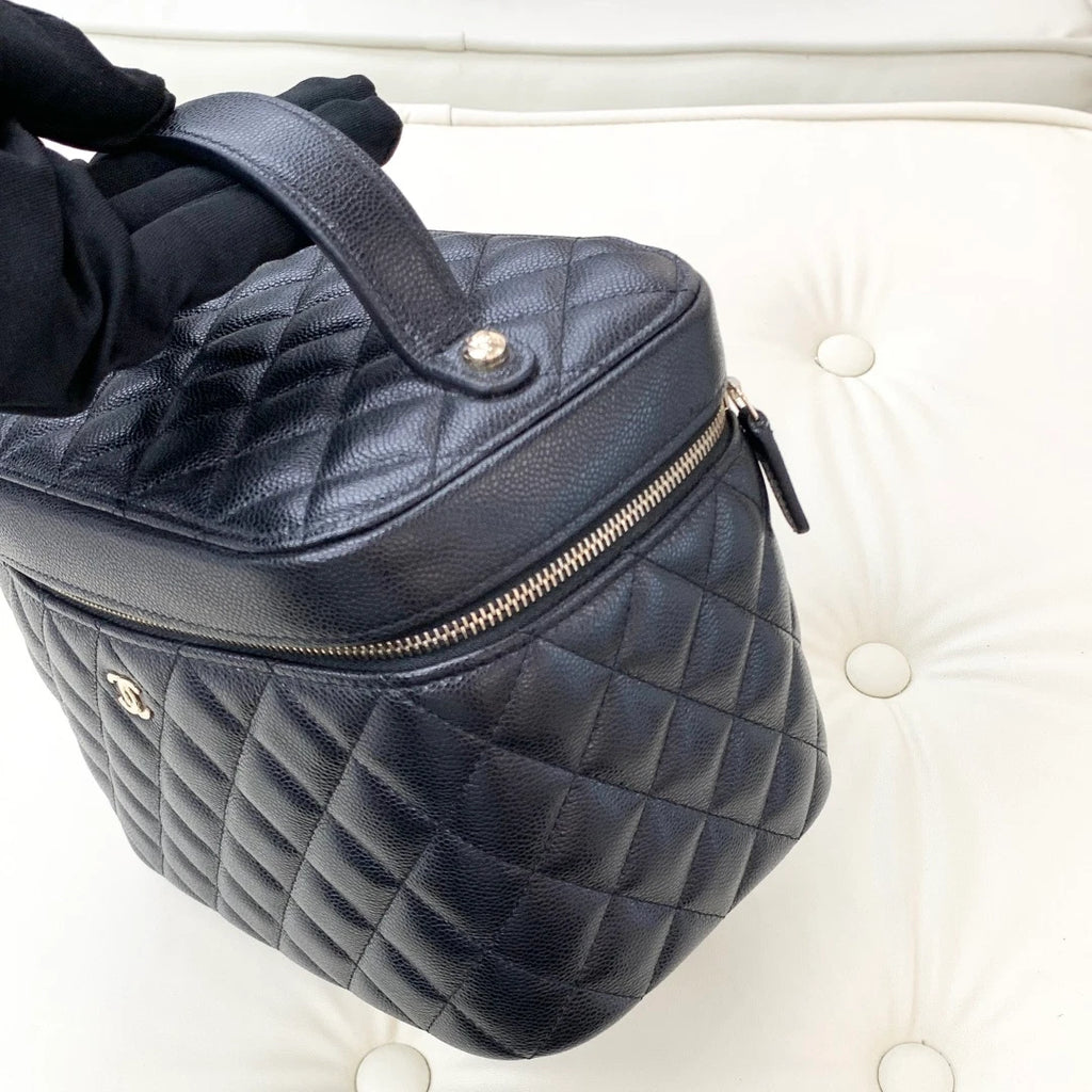 Chanel Vanity Black Gold Top Handle Excellent