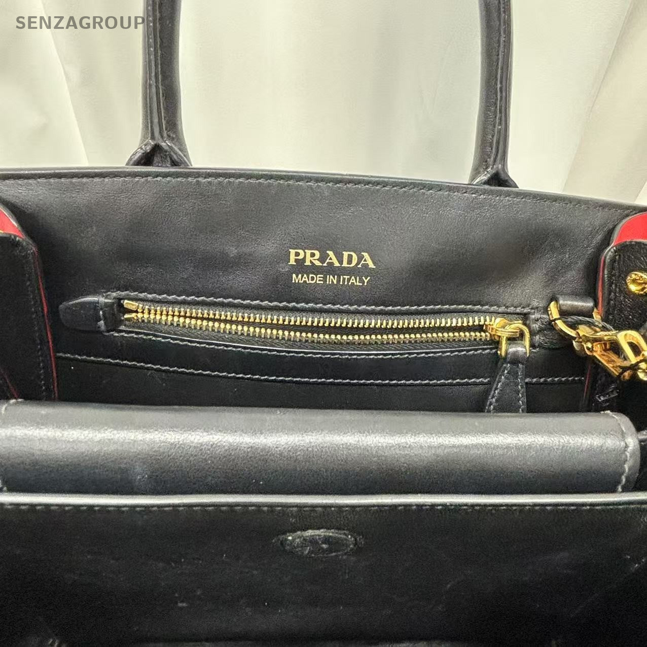 PRADA SAFFIANO Black gold Shoulder handbag