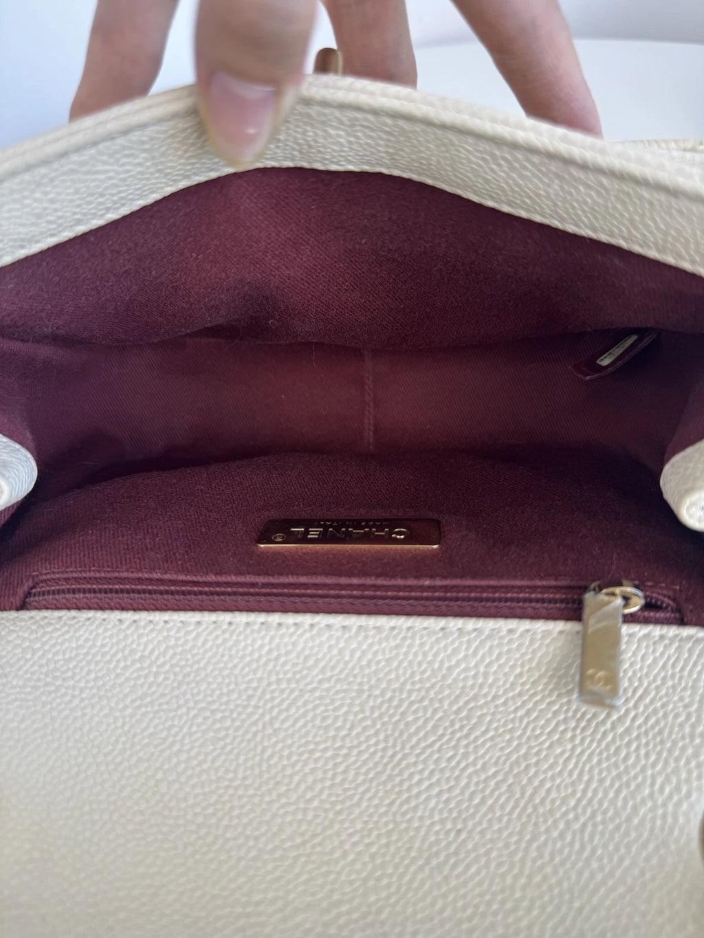 Chanel Diamond Caviar Leather Chain Beige Shoulder Bag Diamond Gold Hardware