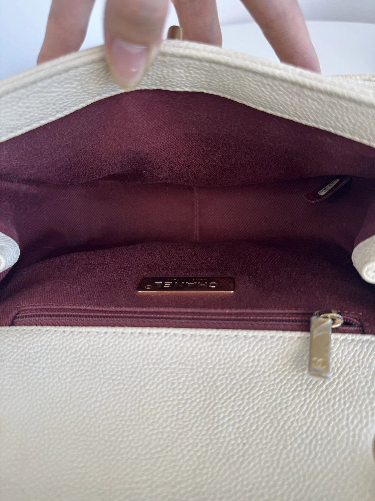 Chanel Diamond Caviar Leather Chain Beige Shoulder Bag Diamond Gold Hardware