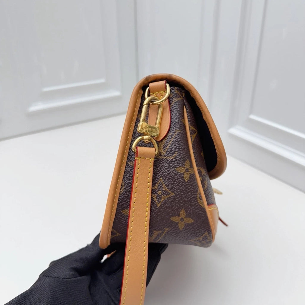 Louis Vuitton Diane Monogram Brown Gold Shoulder Bag Crossbody Excellent
