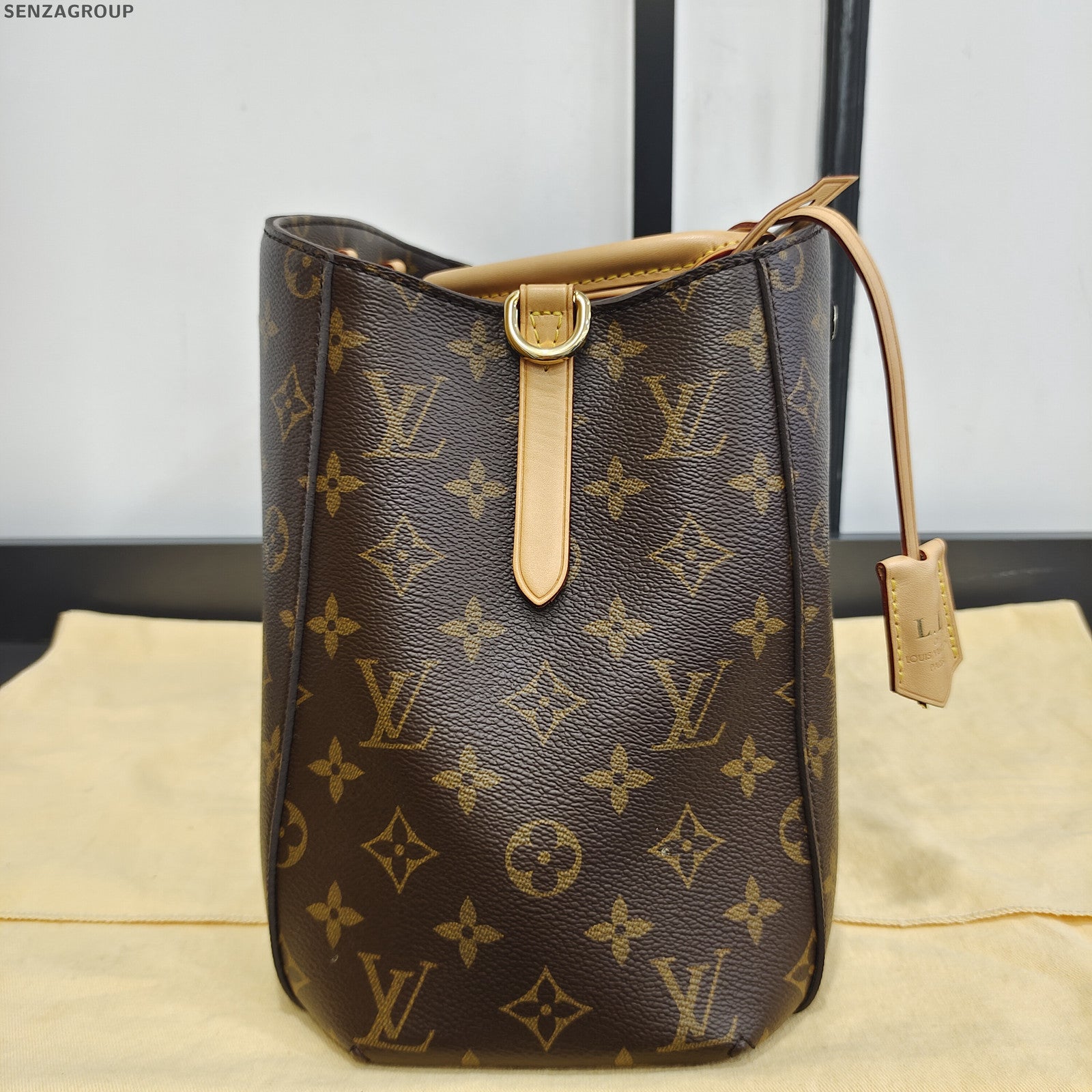 Louis Vuitton Monogram Montaigne Handbag - Classic Women's Tote