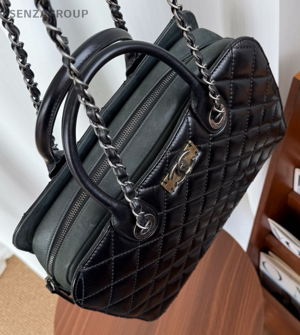 CHANEL Briefcase Calfskin Oil waxed leather Top Handle Chain Shoulder bag Black