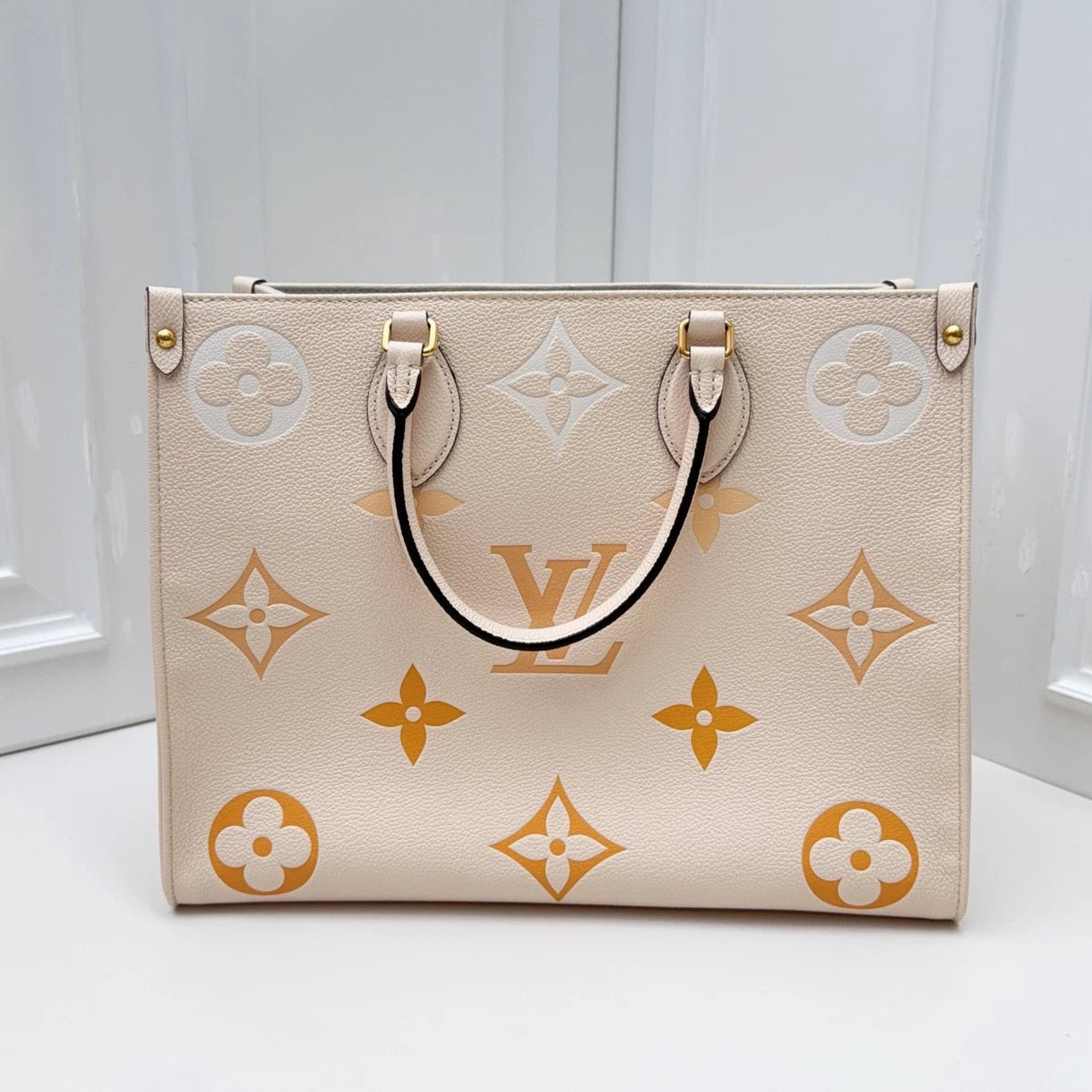 Louis Vuitton ONTheGo MM Tote Top Handle Bag White Orange Gold Women Classic