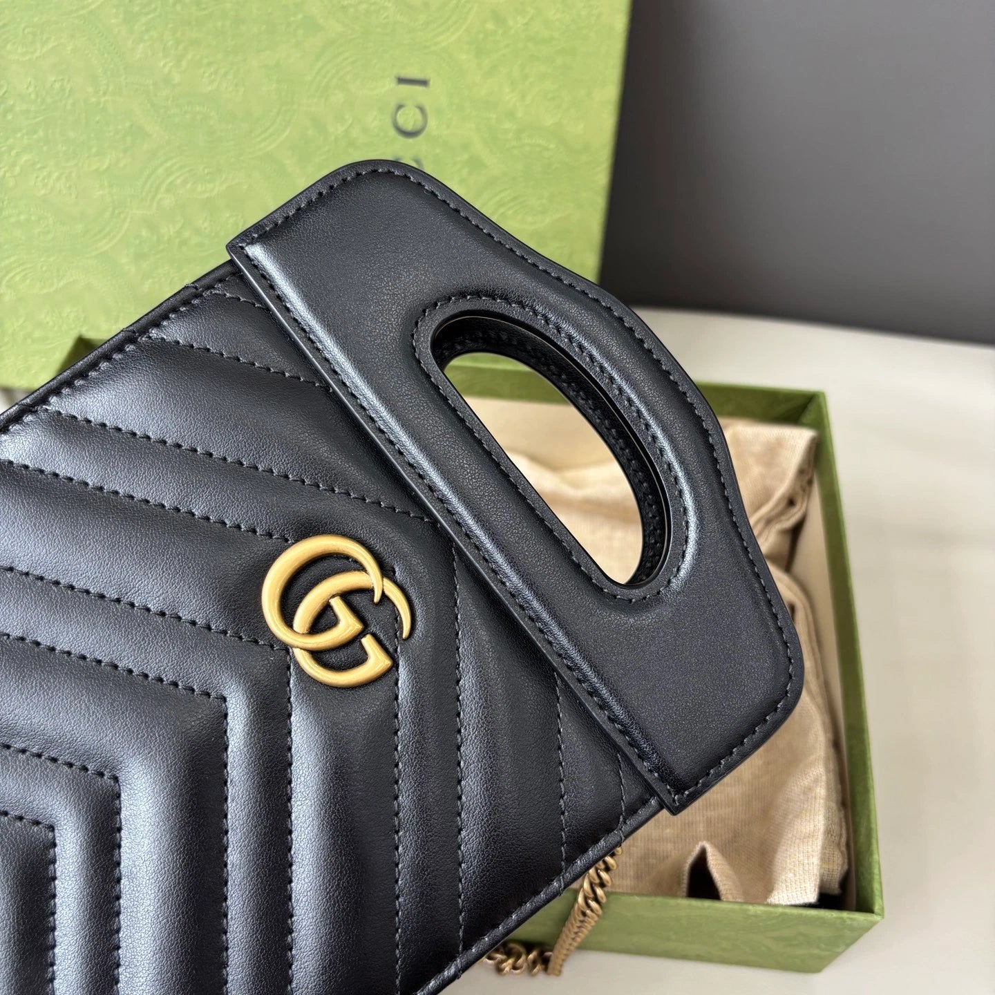 Gucci Marmont Black Gold Shoulder Bag Crossbody Excellent