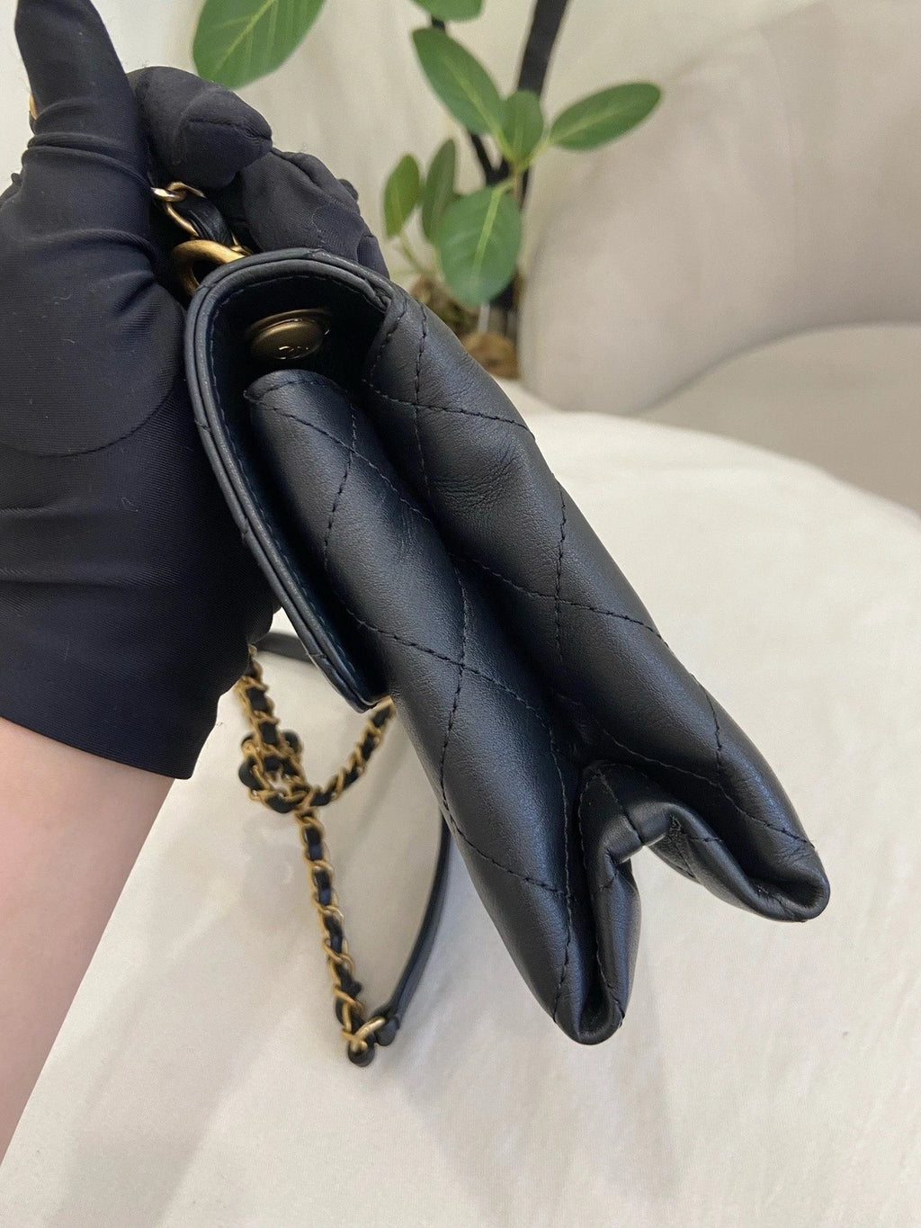 Chanel Diamond Chain Shoulder Crossbody Black Gold Used Women Classic Fashion
