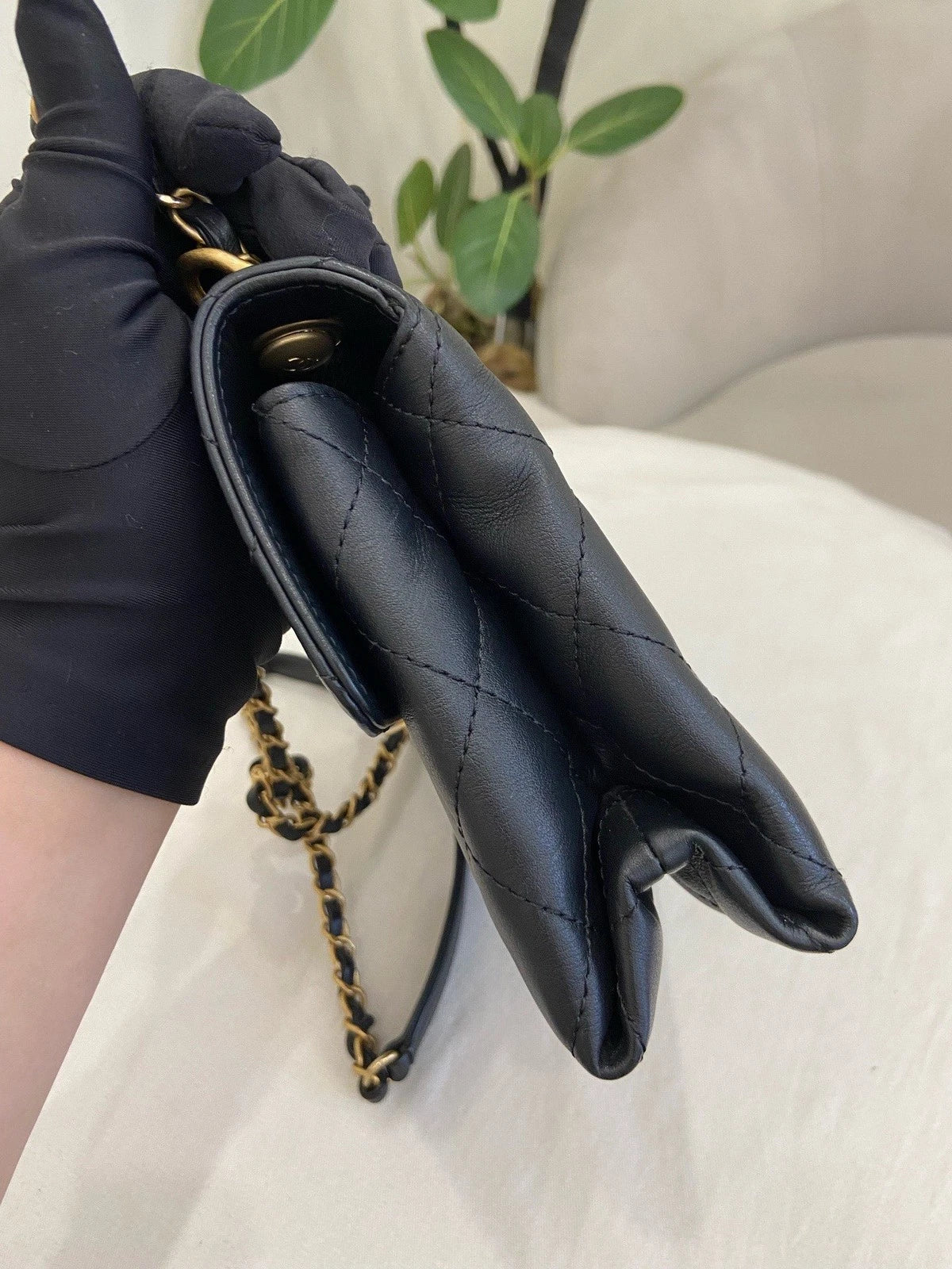 Chanel Diamond Chain Shoulder Crossbody Black Gold Used Women Classic Fashion