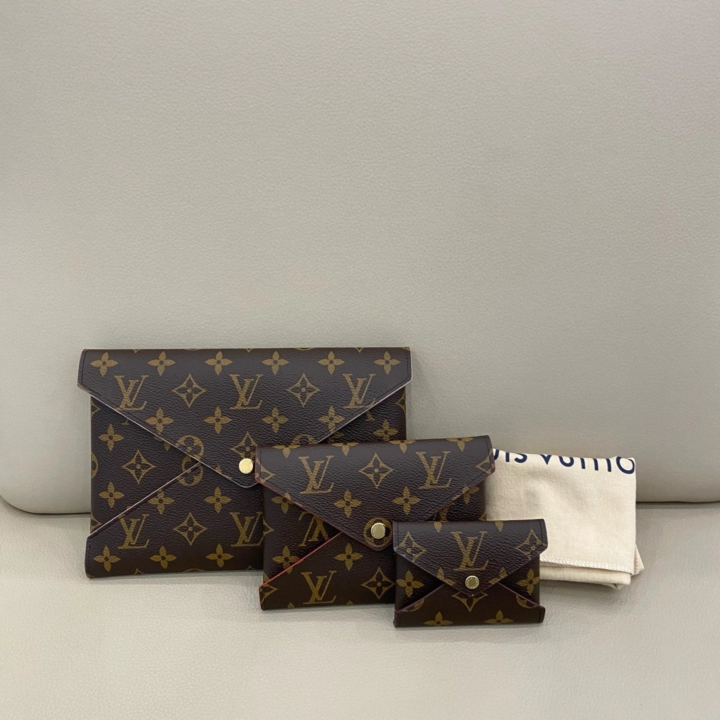 Louis Vuitton Classic Monogram 3-in-1 Envelope Clutch Bag For Women