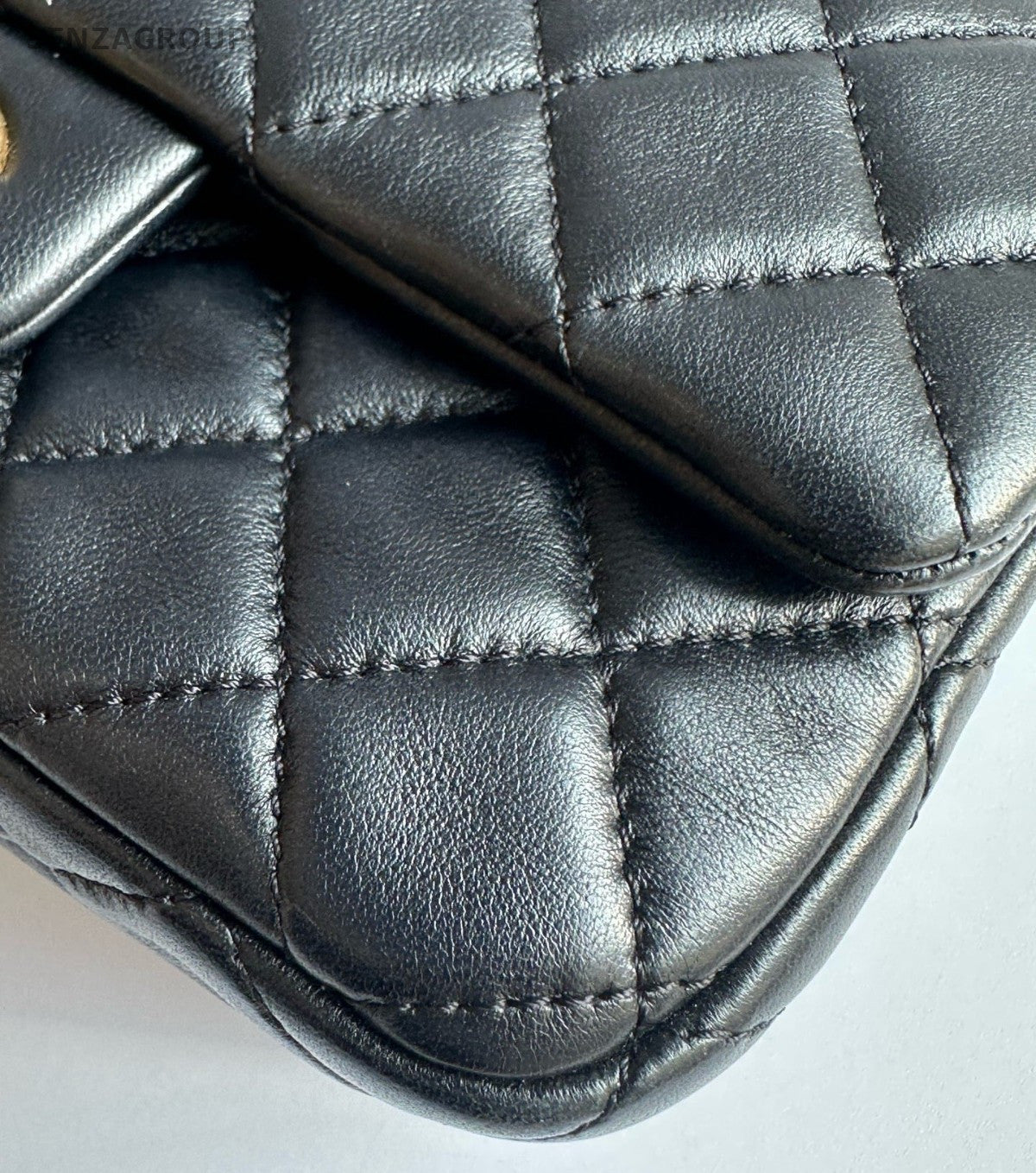 Chanel Classic Flap Mini Chain Shoulder Bag Crossbody Black Gold Women Fashion