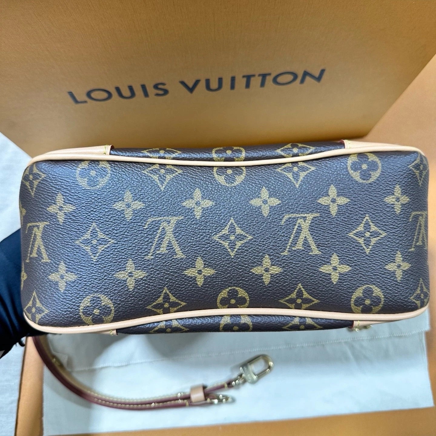 New Louis Vuitton Canvas Women's Crossbody Shoulder Bag