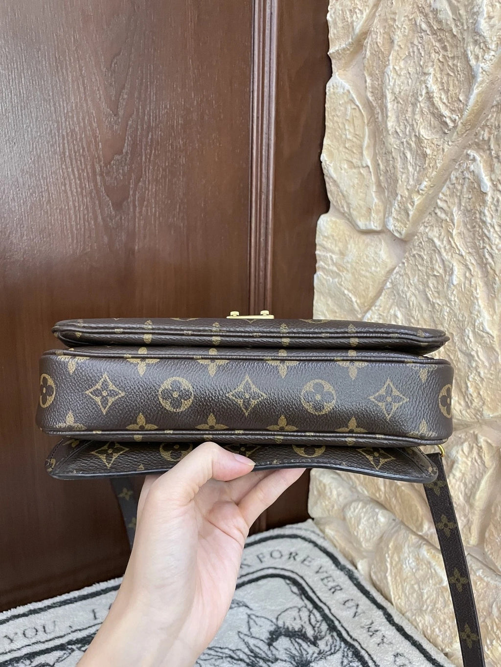 Louis Vuitton Metis Monogram Shoulder Handbag For Women