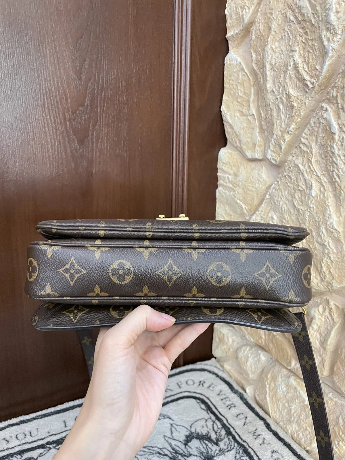 Louis Vuitton Metis Monogram Shoulder Handbag For Women