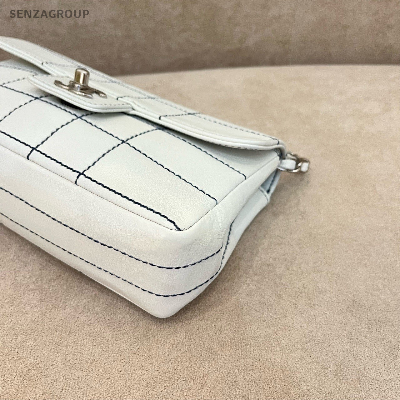 CHANEL External suture line Chain Shoulderbag White Women