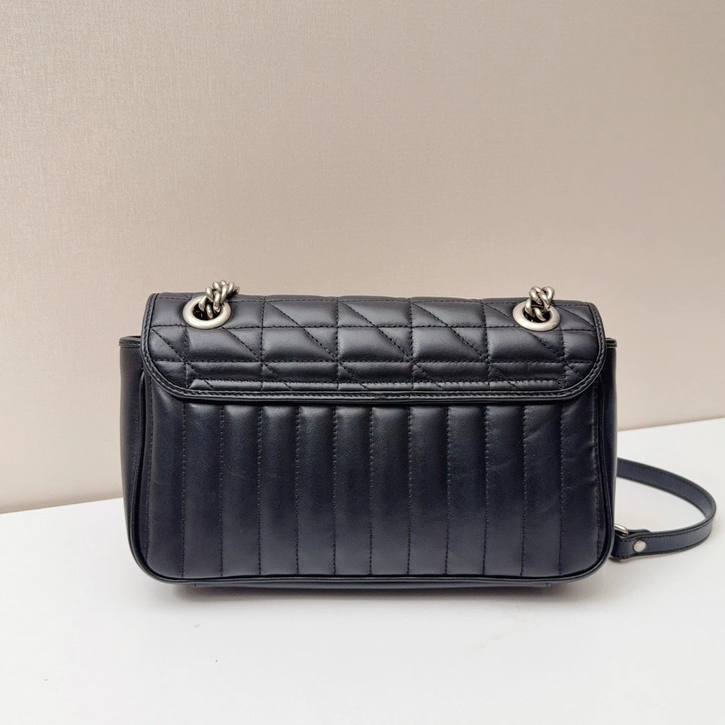 Gucci Marmont26 MM Chain Shoulder Bag Crossbody Black Silver Women