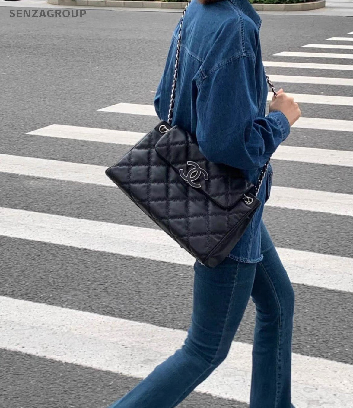 CHANEL CC chain Logo Diamond pattern Shoulder Handbag Black Silver