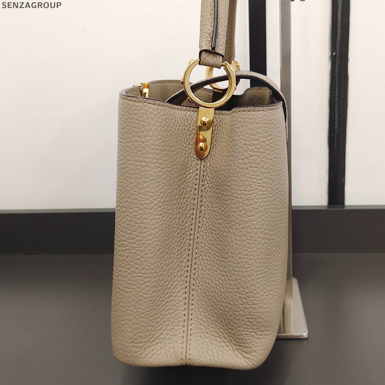 Louis Vuitton Capucines MM Grey Gold Handbag Shoulder Bag Classic Women