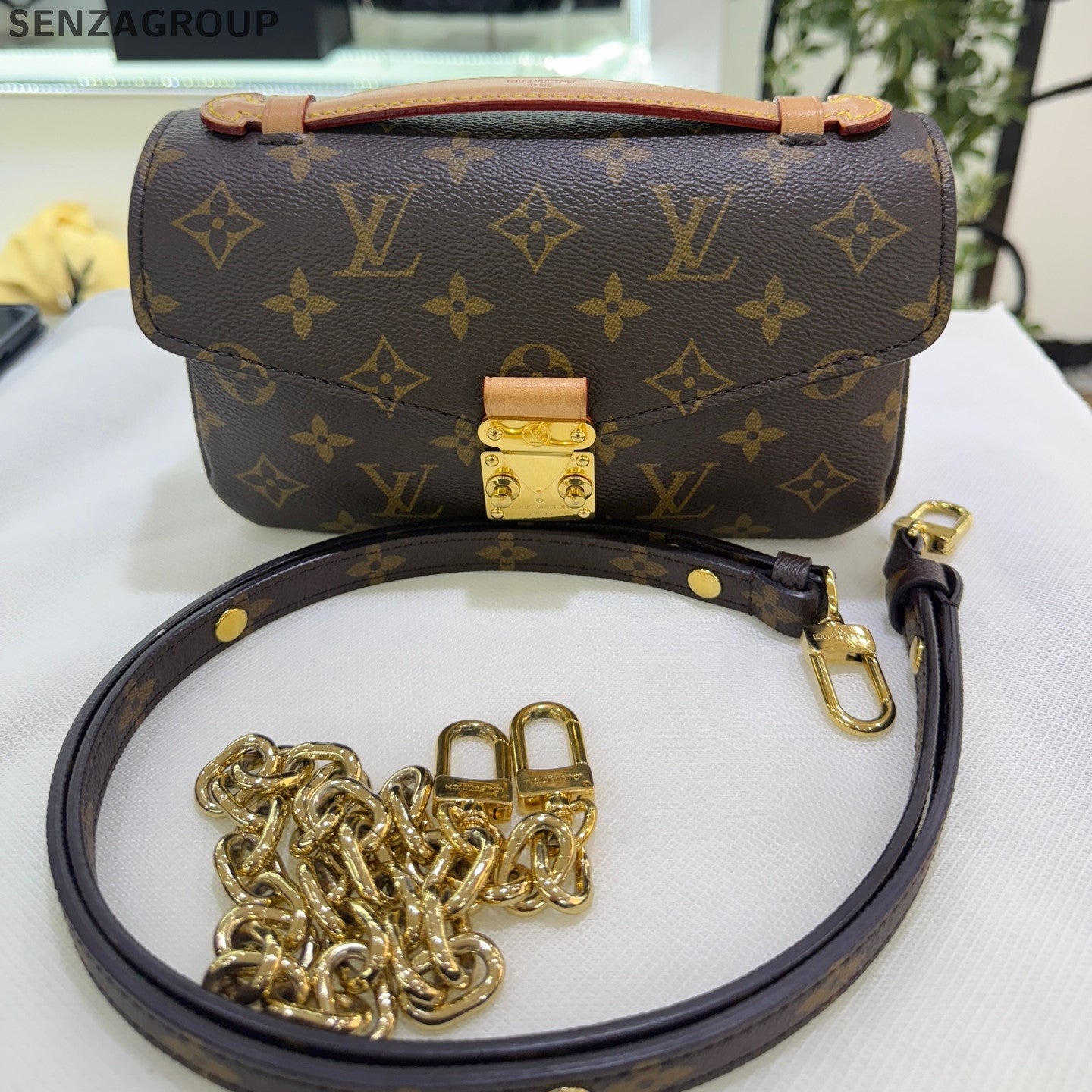 Louis Vuitton Monogram Pochette Metis Crossbody Bag Classic Women's