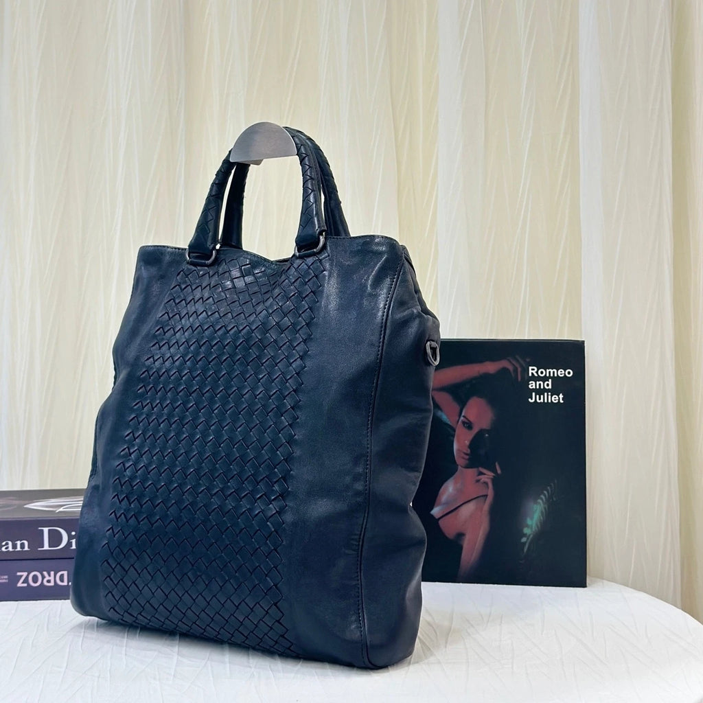 Bottega Veneta Woven Lambskin Handbag For Unisex Adults