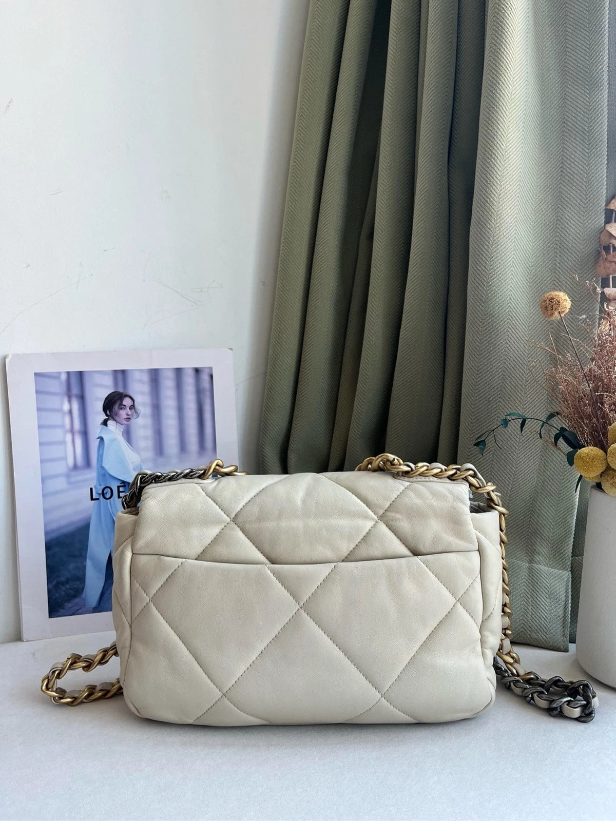 CHANEL Ivory 19Bag Shoulder Crossbody Bag For Women
