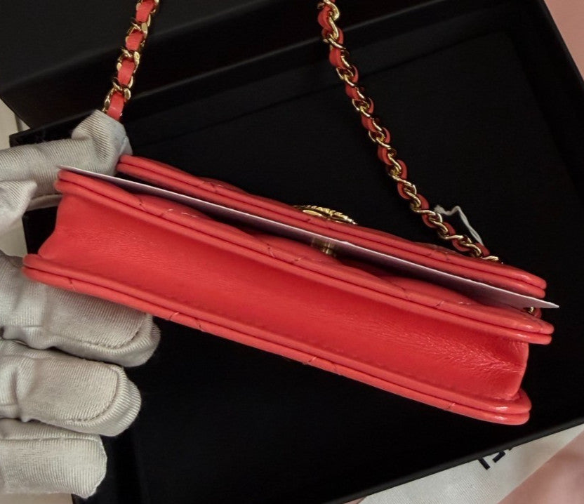 Chanel Diamond Chain Crossbody Red Gold Used Women Classic Fashion