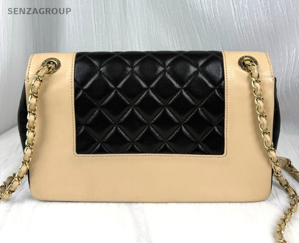 CHANEL 15K Black-Gold Lambskin Chain Shoulder bag Crossbody Women