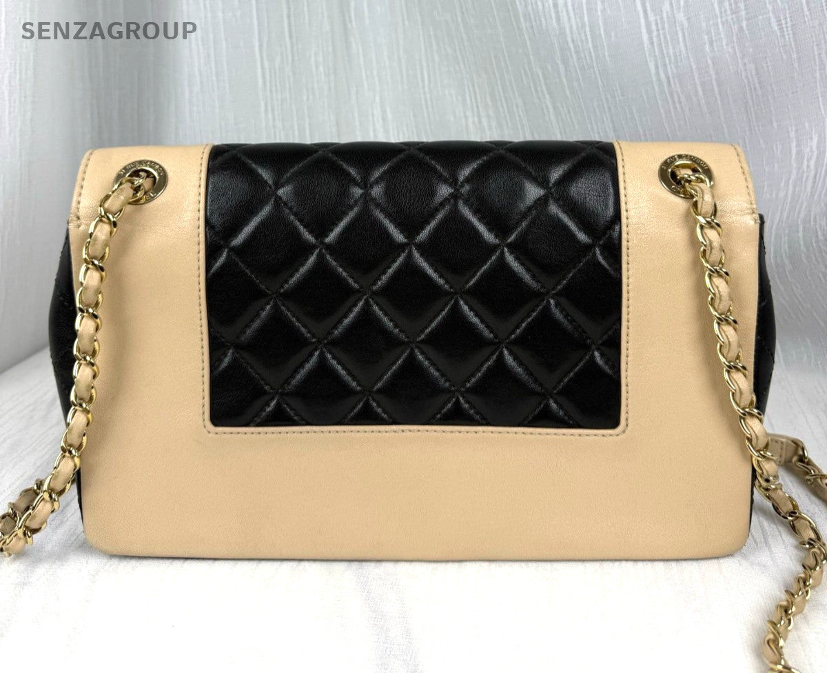 CHANEL 15K Black-Gold Lambskin Chain Shoulder bag Crossbody Women