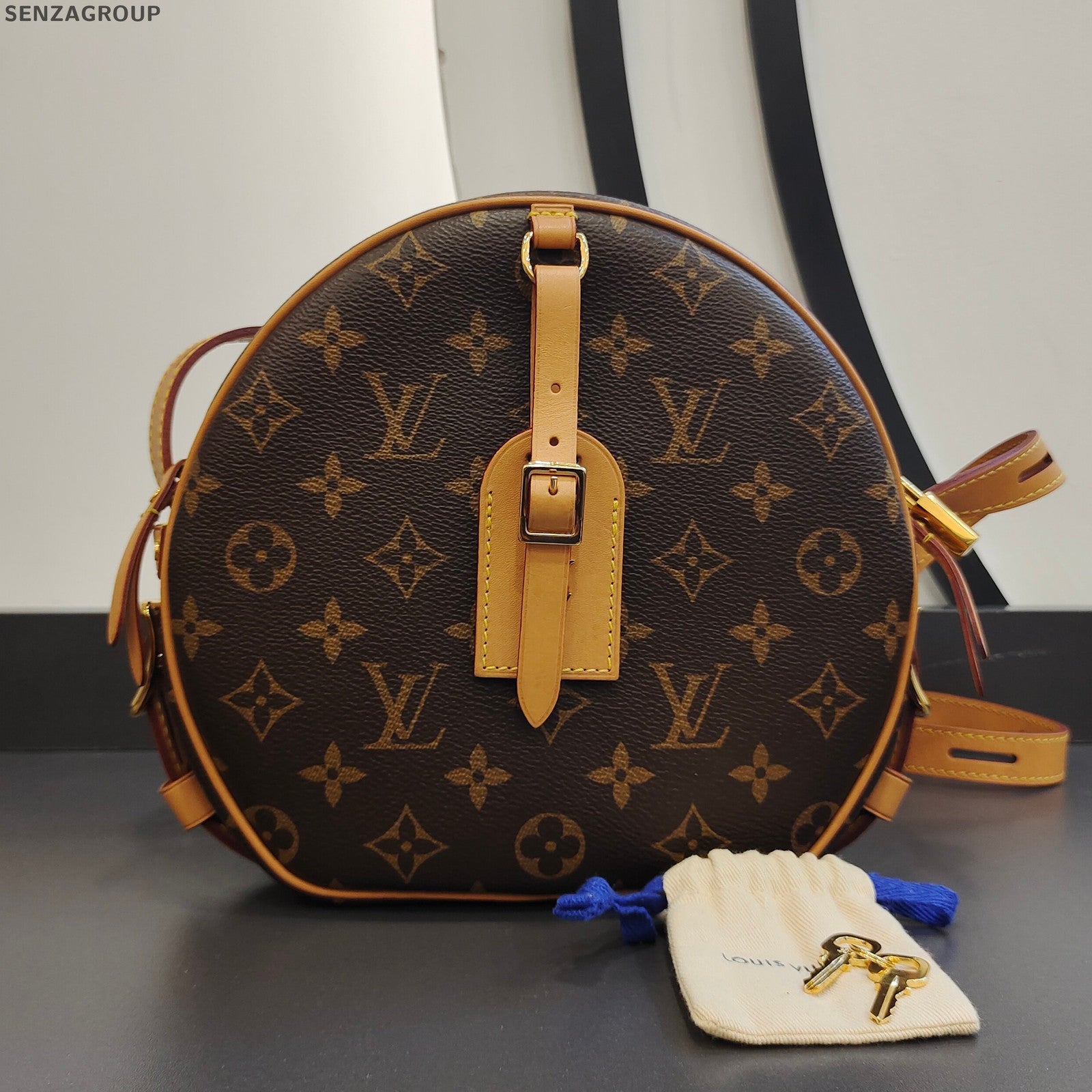 Louis Vuitton Monogram Pochette Accessoires Brown Gold Clasp Women's Classic
