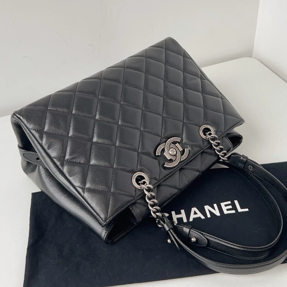 Excellent Chanel Diamond Black Tote Silver Hardware Chain Shoulder Bag