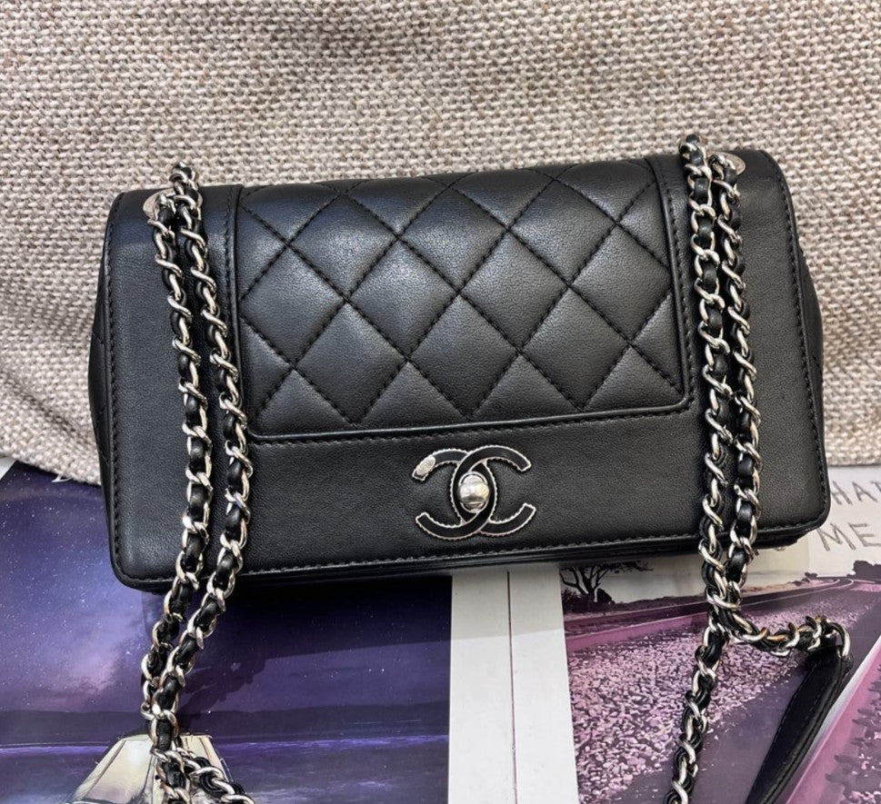 Chanel Classic Flap Lambskin Chain Shoulder Bag Black Silver Used Women Fashion