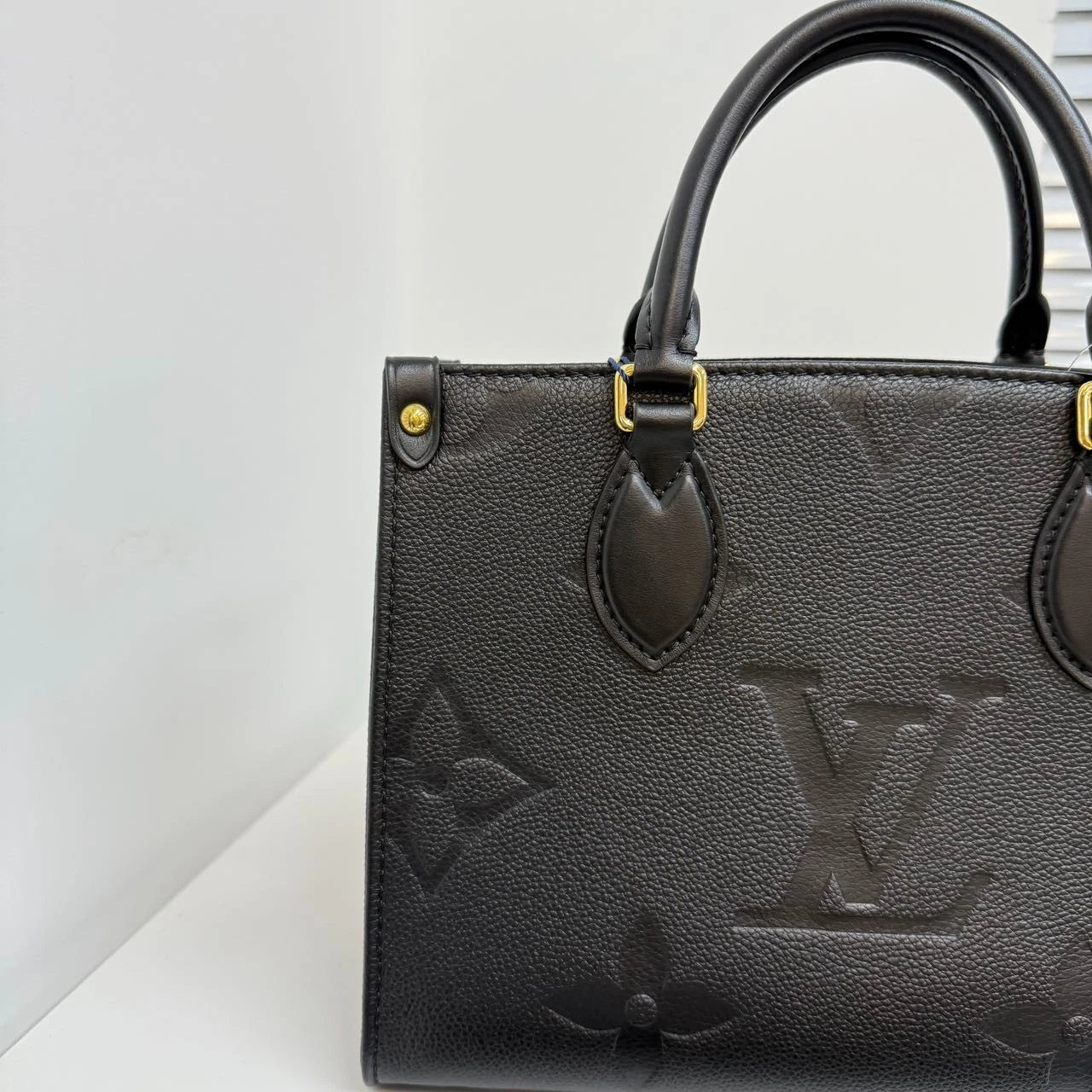 SJ0001 Louis Vuitton Onthego PM size Z