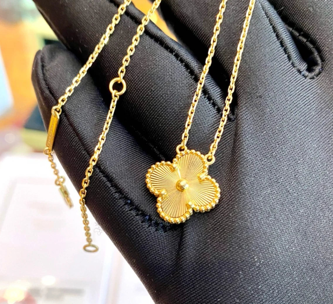 New Van Cleef &amp; Arpels Vintage Alhambra Necklace 18k Yellow Gold Guilloche