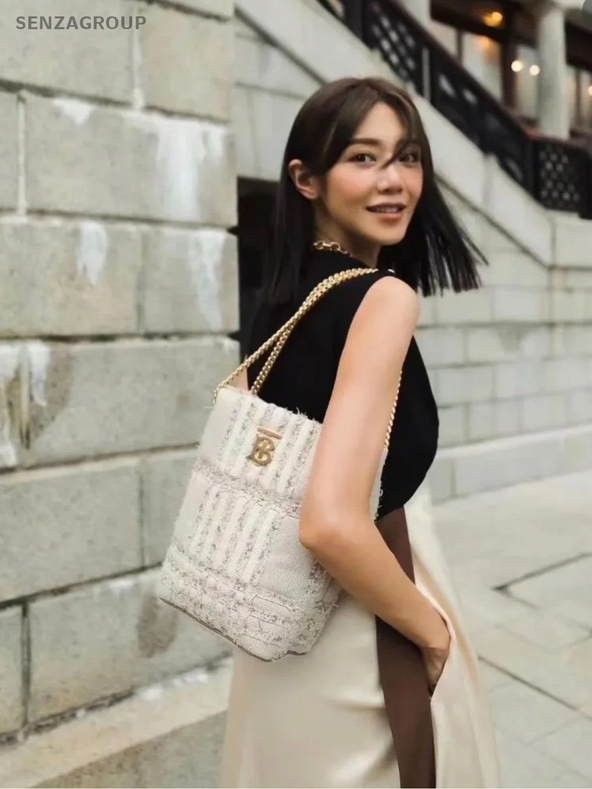 Burberry Lola Canvas Bucket Embroidery Chain Shoulder bag Women Almost Brand NEW