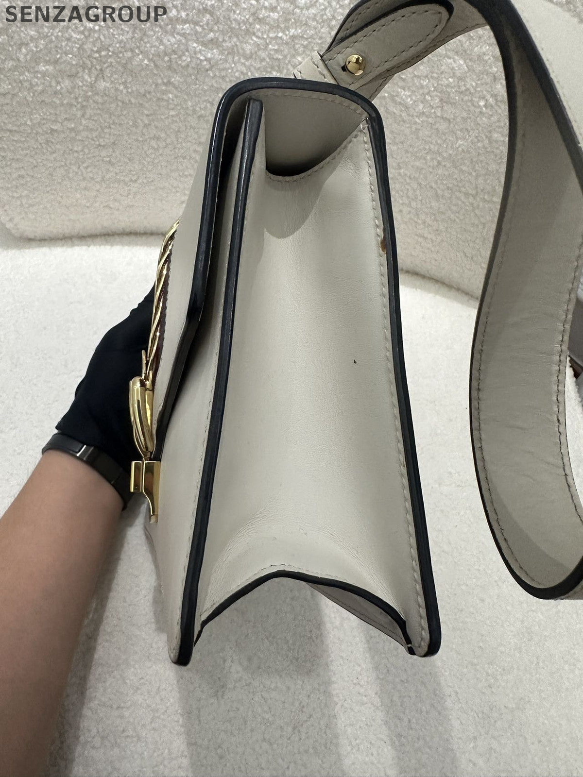 Gucci Sylvie White Gold Buckle Shoulder Bag Women Classic Fashion