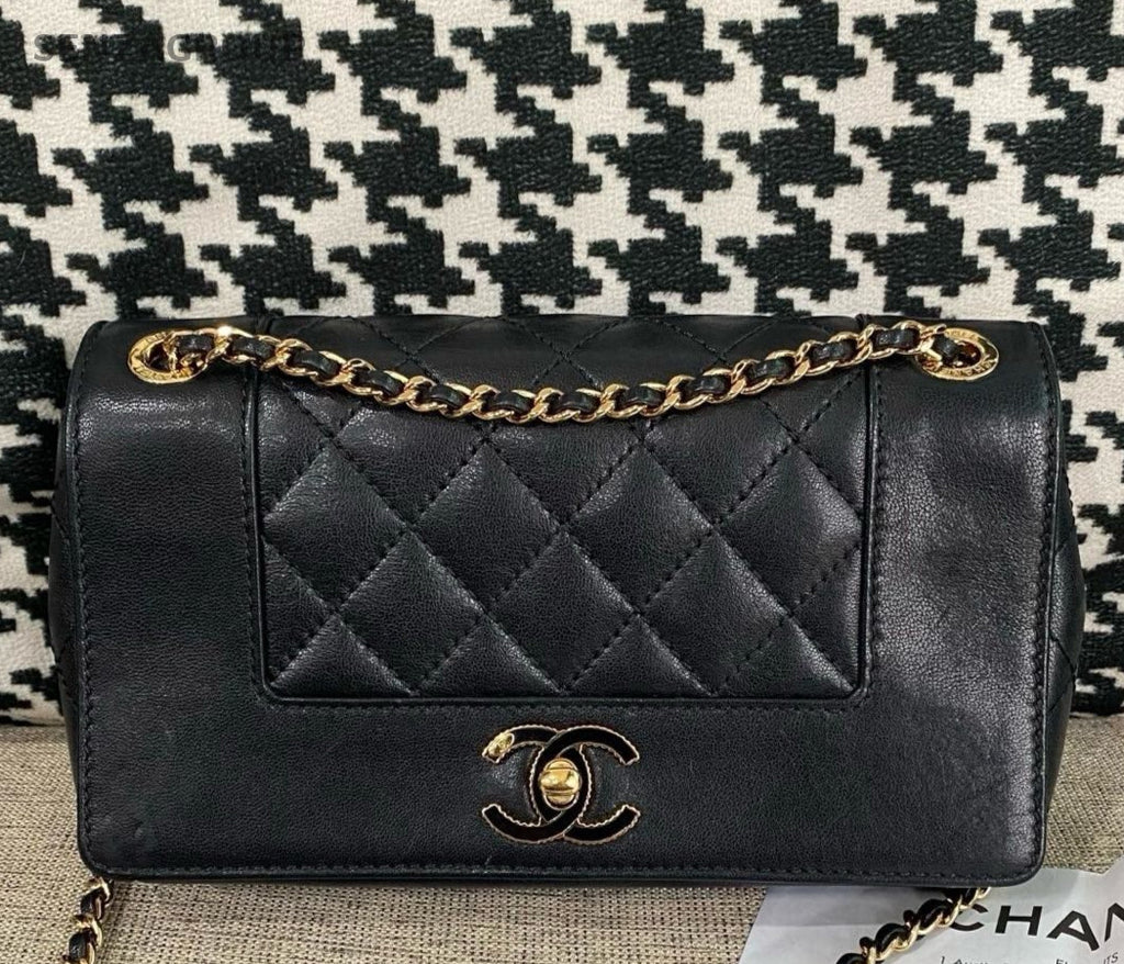 Chanel Diamond Chain Shoulder Bag Crossbody Black Gold Used Women Classic