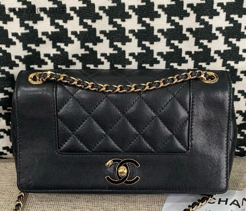 Chanel Diamond Chain Shoulder Bag Crossbody Black Gold Used Women Classic