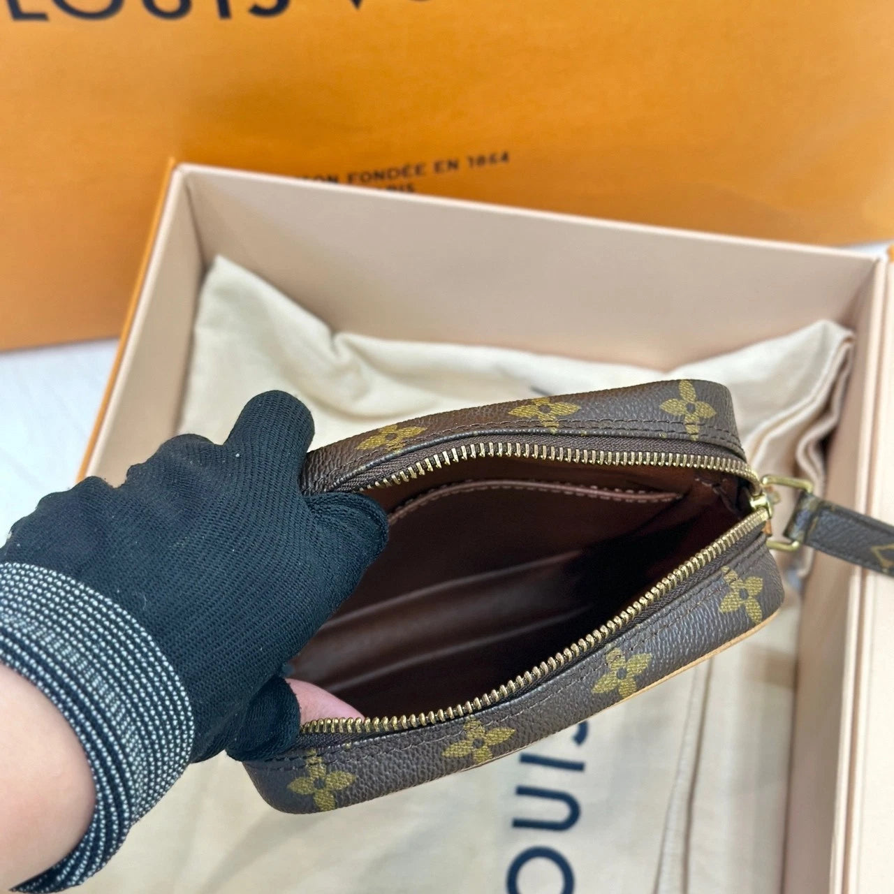 Louis Vuitton Canvas Vintage Vertical Camera Crossbody Bag For Women